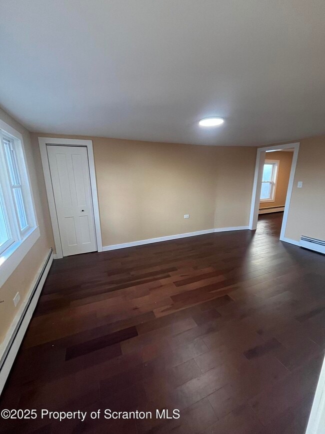 Foto del edificio - 129 S Blakely St