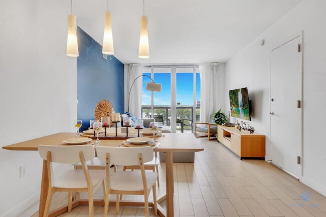 Building Photo - 2602 E Hallandale Beach Blvd