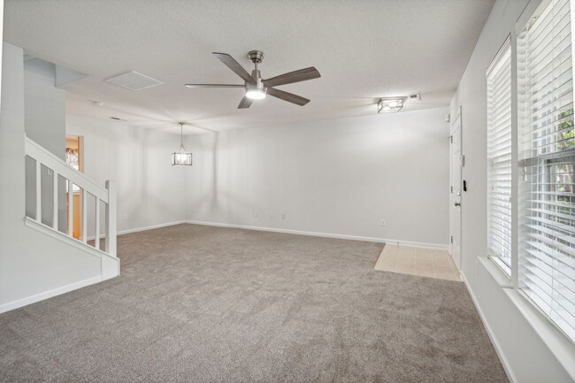 Building Photo - 511 Tayrn Dr