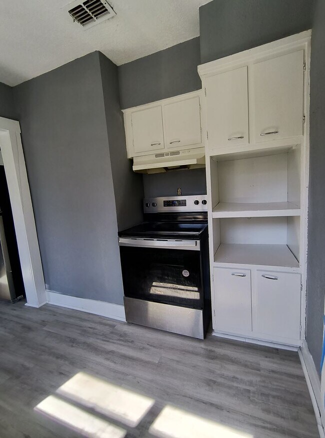 Foto del edificio - 2-Bedroom WITH SUNROOM Home for Rent in Downtown Winter Haven