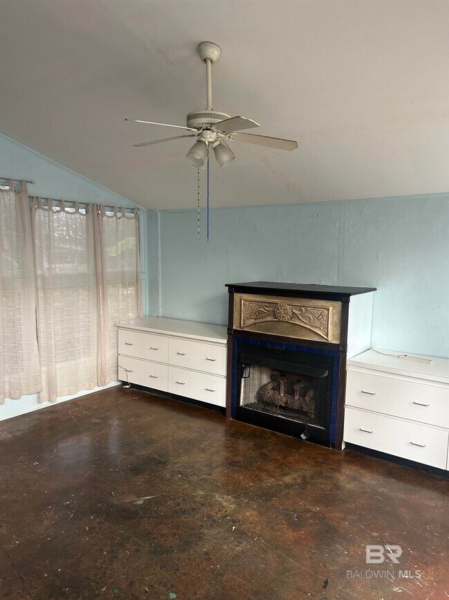 Foto del edificio - 22985 High Ridge Rd