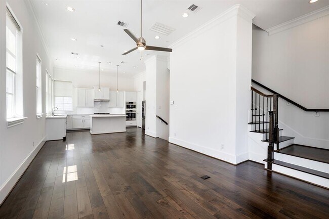 Foto del edificio - 3315 Timbergrove Heights St.