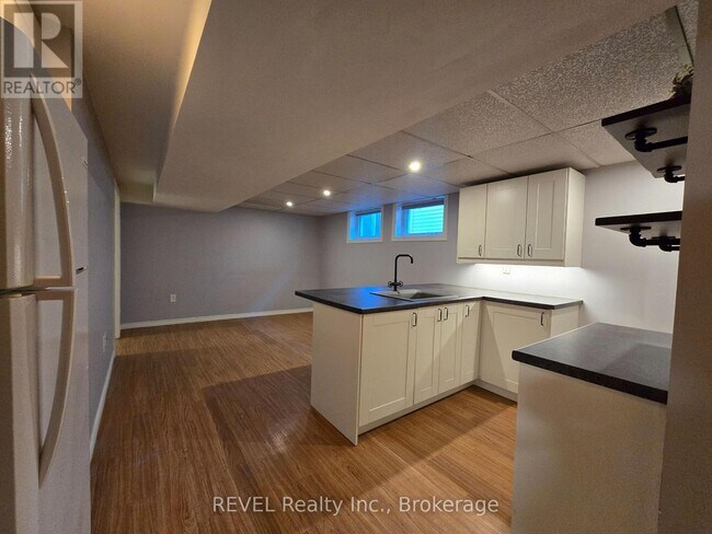 Building Photo - 33 Dundas Crescent