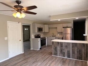 Building Photo - 50 Karin Ct