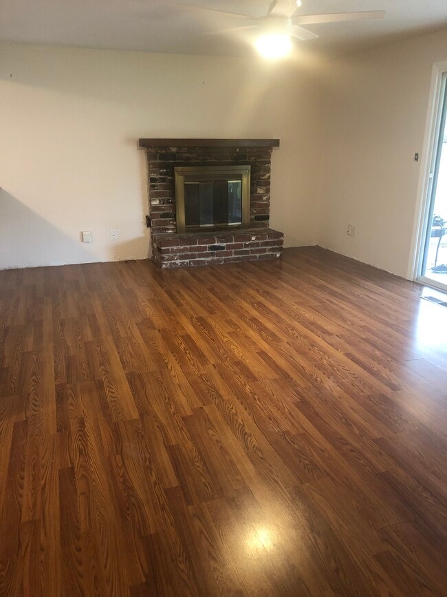 Building Photo - 228 Teakwood Dr