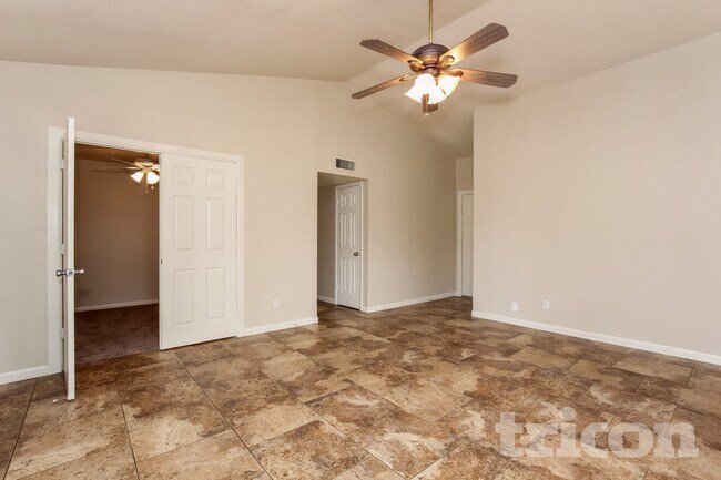 Foto del edificio - 6926 W Cameron Dr