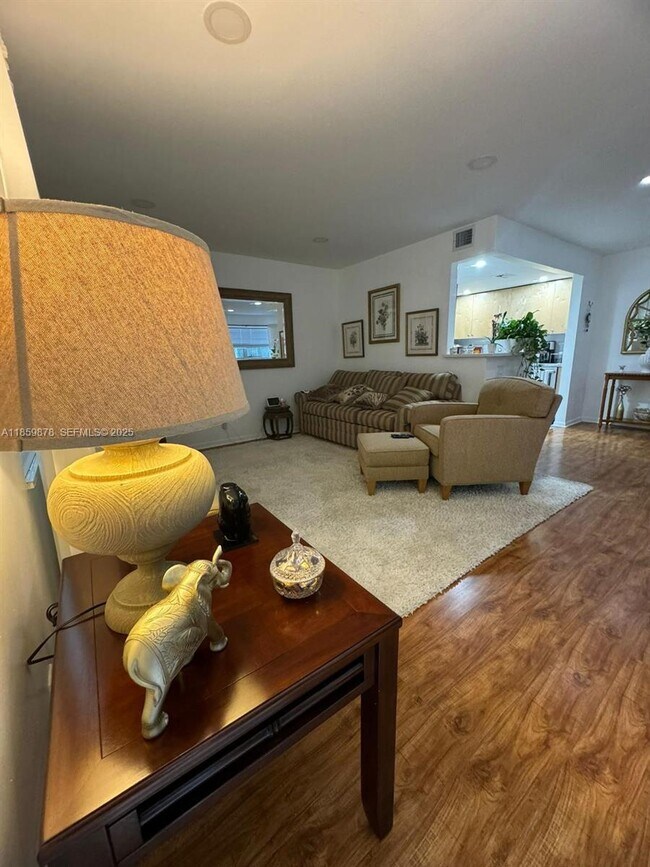 Foto del edificio - 303 Burgundy G