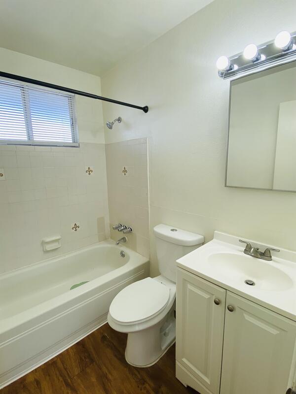 Foto del edificio - 5770 E 10th St