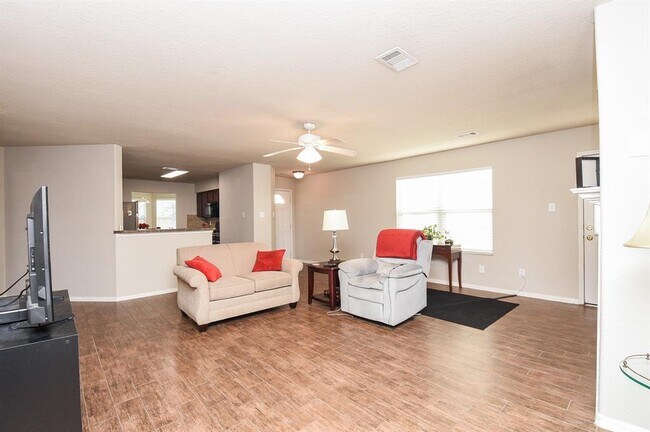 Building Photo - 7210 Foxwood Fair Ln