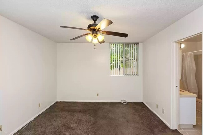 Building Photo - 6979 Palm Ct