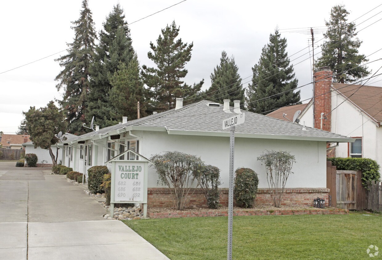 Primary Photo - 682-692 Vallejo Ct