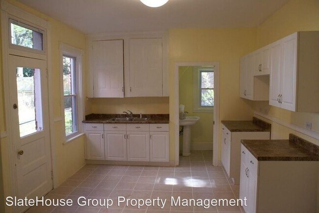 Foto del edificio - 5 br, 1.5 bath House - 308 E New St (*SHG*)