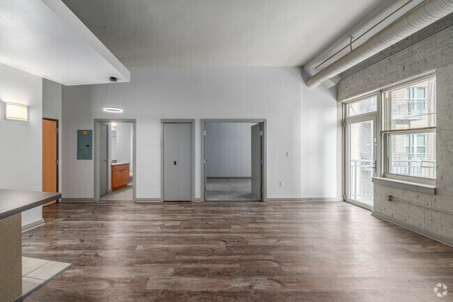 2 habitaciones, 2 baños - 1150 pies cuadrados - Sala de estar - The Lofts
