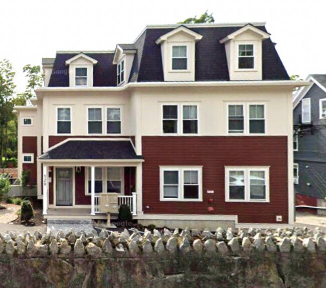 Building Photo - 140 Kenrick St