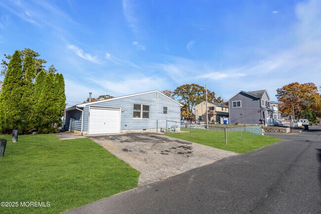 Foto del edificio - 526 Bradley Blvd