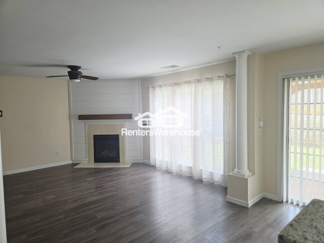 Foto del edificio - 528 Highland Falls Dr