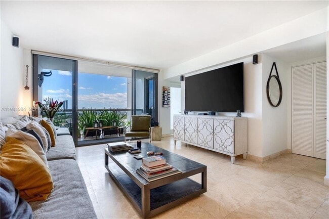 Building Photo - 1900 Sunset Harbour Dr