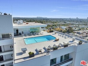 Building Photo - 1100 Alta Loma Rd