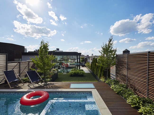 Foto del edificio - Prime SoHo - Stunning PH Loft with Roof