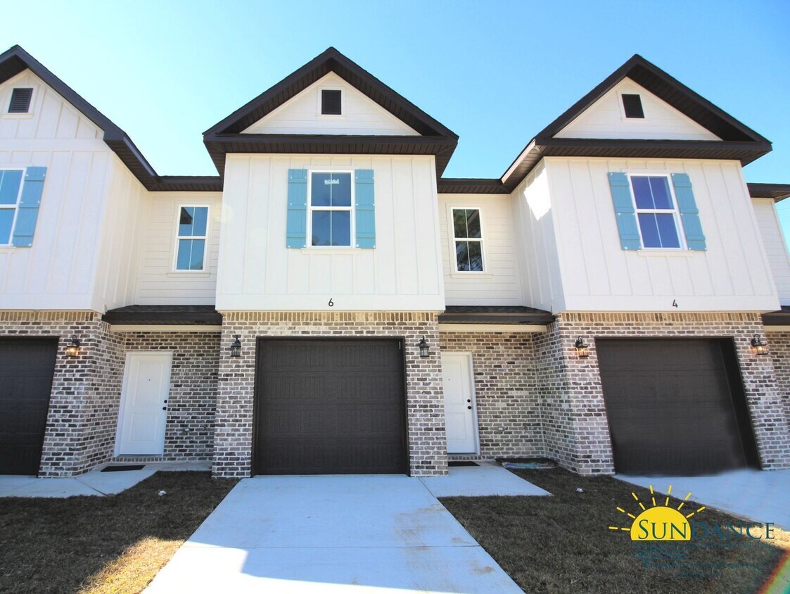 Primary Photo - Gorgeous 3 Bedroom Townhome in Fort Walton...