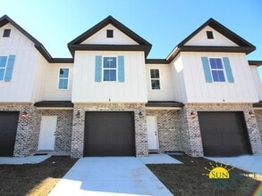 Building Photo - 4 Alder Ave SE