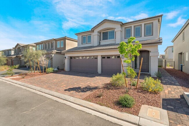 Building Photo - Beautiful & Spacious 4 Bedroom Home locate...