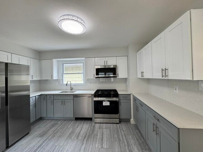 Building Photo - 253 Webster Ave