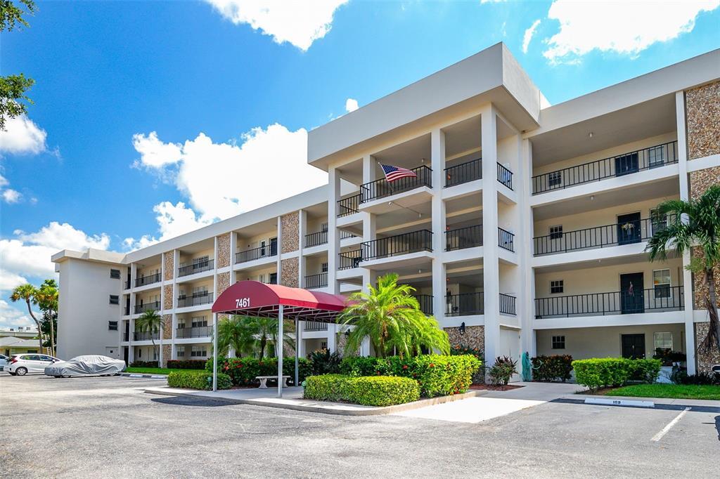 Foto principal - 7461 W Country Club Dr N