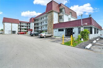 Building Photo - 1335 W 68th St