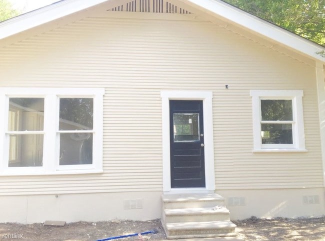Building Photo - 819 W Lynwood Ave