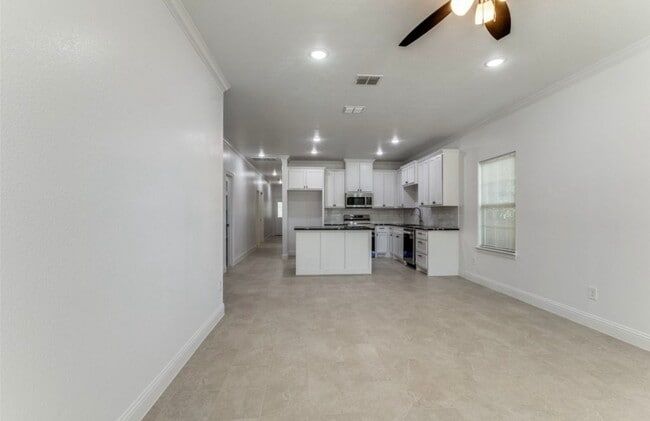 Building Photo - 1945 Portland Ave