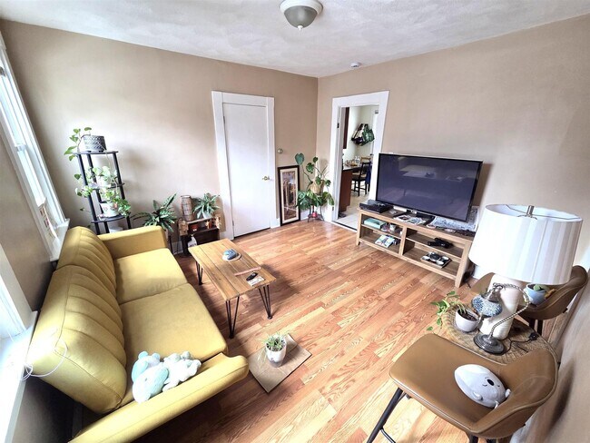 Foto del edificio - 273 Cardinal Medeiros Ave