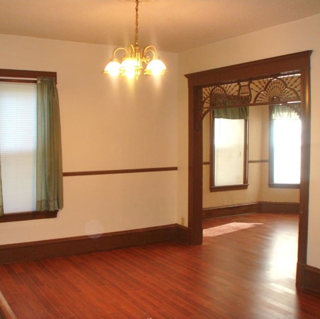 Building Photo - Lower Level 1BR/1 BA Duplex in Minneapolis