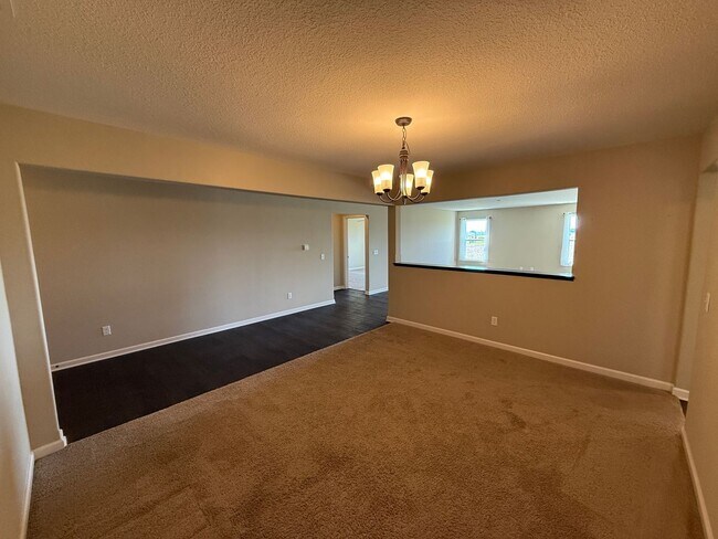 Foto del edificio - Home For Rent By Capital Property Management