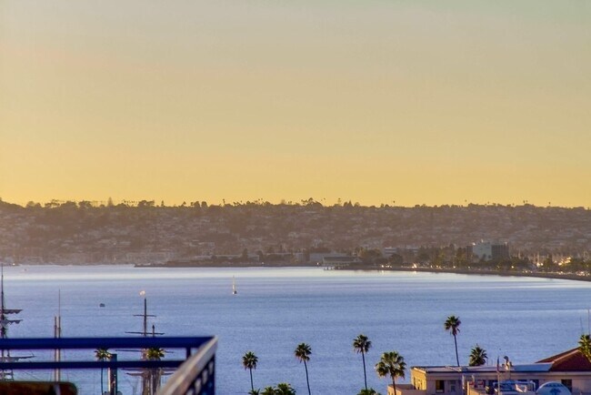 Building Photo - M/I Special - Stunning Condo w/ Bay Views ...