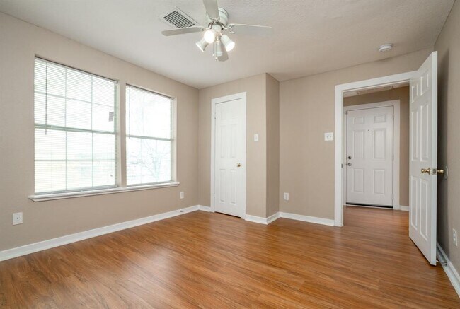 Foto del edificio - 3121 Isabella St