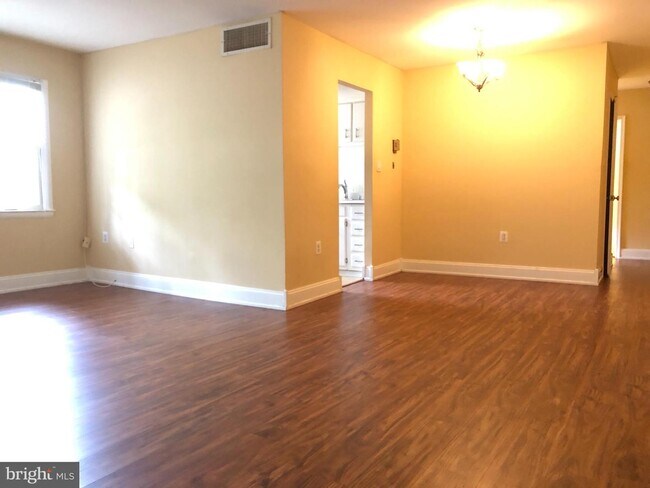 Building Photo - 9453 Fairfax Blvd