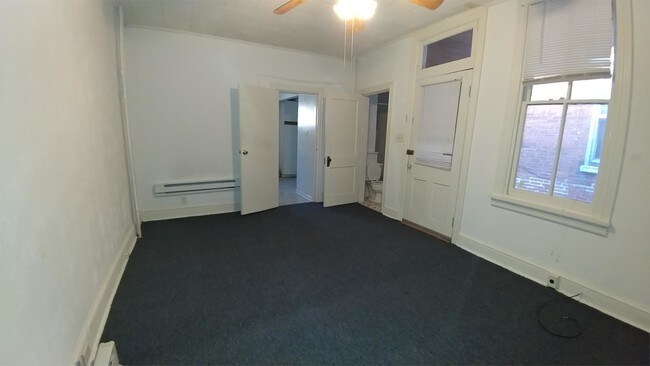 Building Photo - 105 E Main St