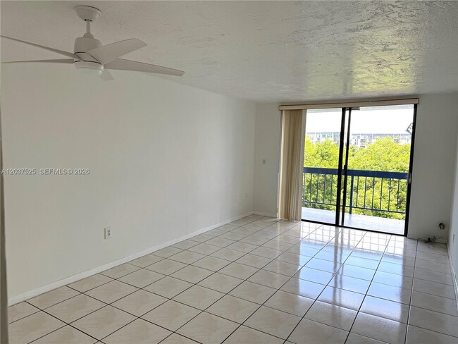 Foto del edificio - 9440 Fontainebleau Blvd