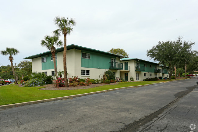 Building Photo - Landmark Condominiums