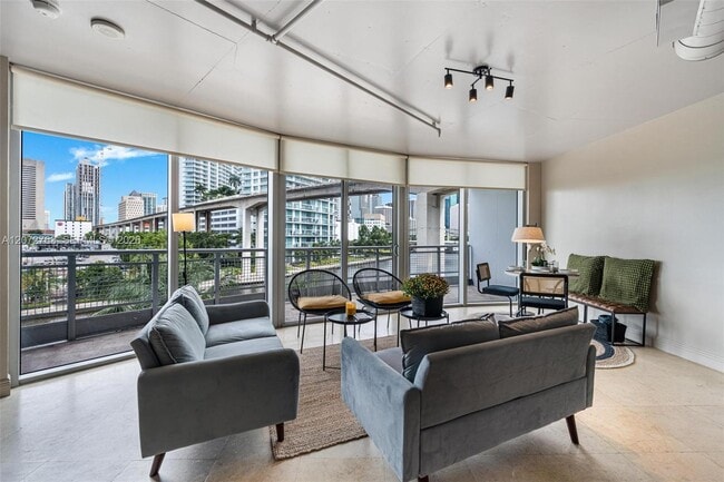 Foto del edificio - 690 SW 1st Ct