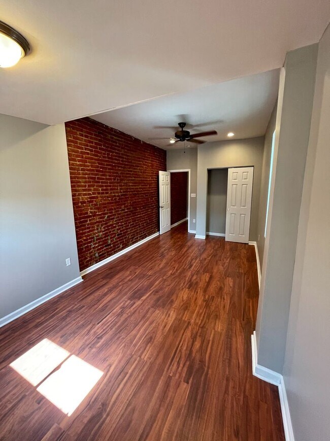 Building Photo - 2022 Buckius St