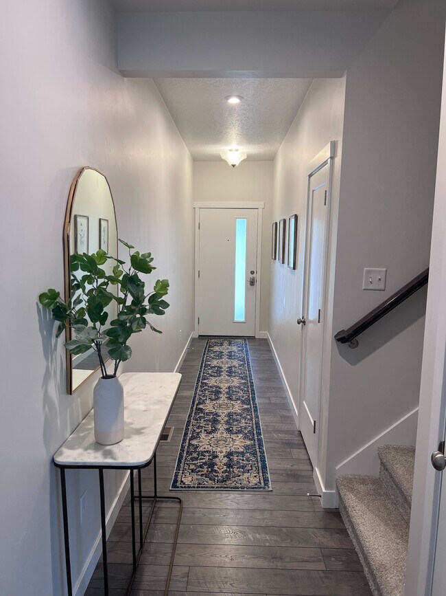 1052 S Lilac Way, Mapleton, UT 84664 Townhouse for Rent in Mapleton