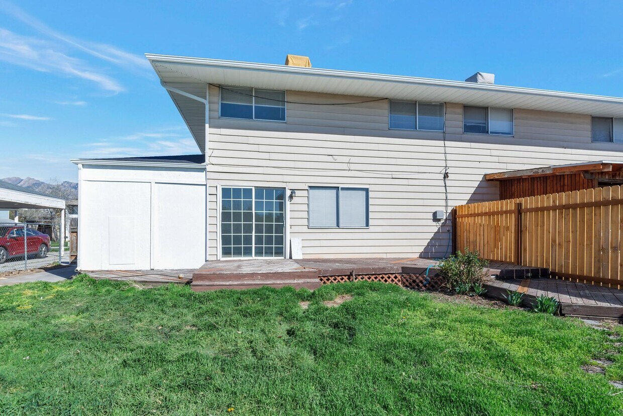 NEW CARPET - 3 Bed, 2 Bath Midvale Duplex with Garage - NEW CARPET - 3 Bed, 2 Bath Midvale Duplex with Garage