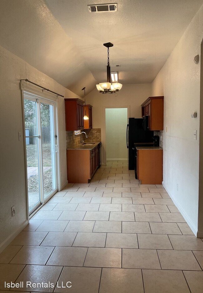 Building Photo - 3 br, 2 bath House - 2017 Dickens Drive