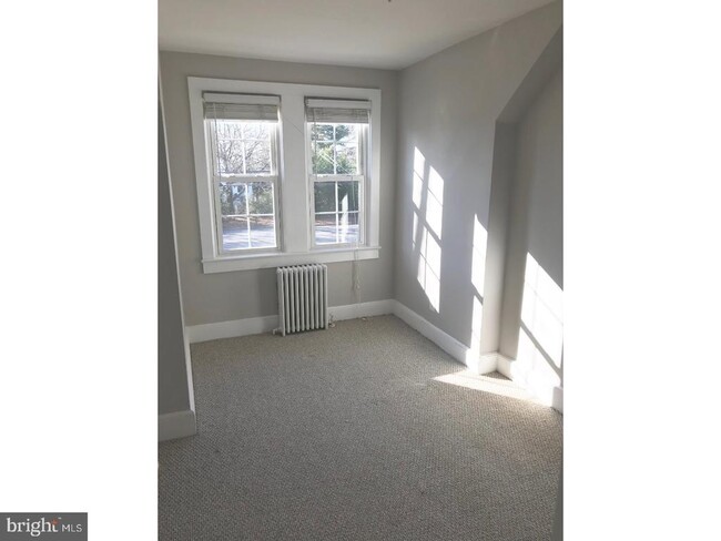 Foto del edificio - 902 Hughes Dr