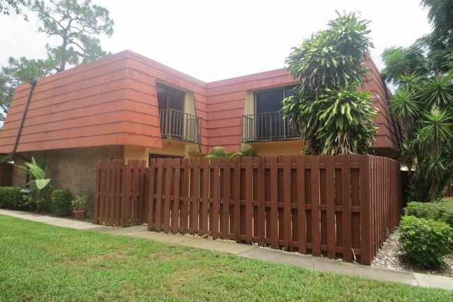 Foto del edificio - 2 Bedroom 2 Bath Townhouse in Parkwoods