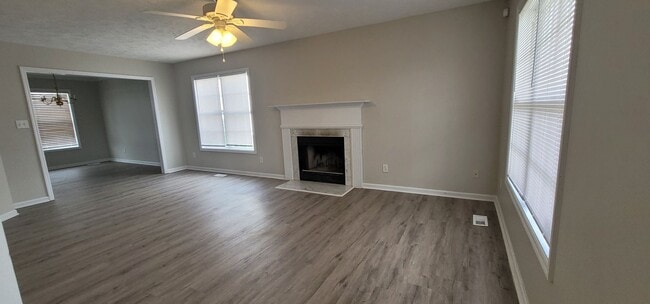 Foto del edificio - Beautiful 3 Bedroom home w/BONUS ROOM!!