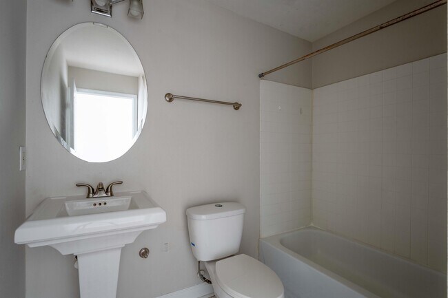 Building Photo - 2065 Dixie Belle Dr