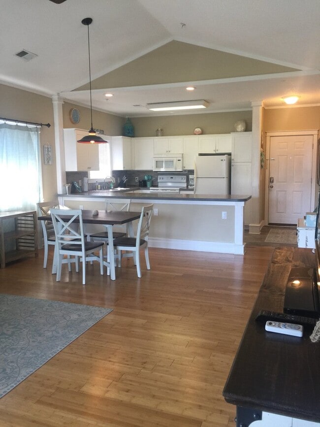 Foto del edificio - Azalea Lakes - Fully Furnished Long Term Rental in Myrtle Beach, SC
